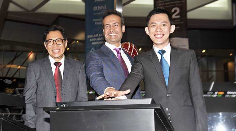 Photo Presiden Direktur Amar Bank Vishal Tulsian [tengah]