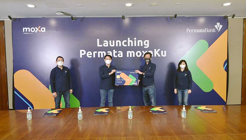 [Foto 2] (kiri-kanan) Daniel Gunawan Soesilo, Daniel Hartono Abdy D. Salimin, Djumariah Tenteram
