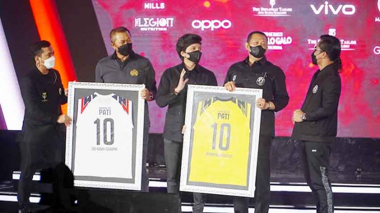Jersey Training AHHA PS Pati FC untuk Dewan Pembina