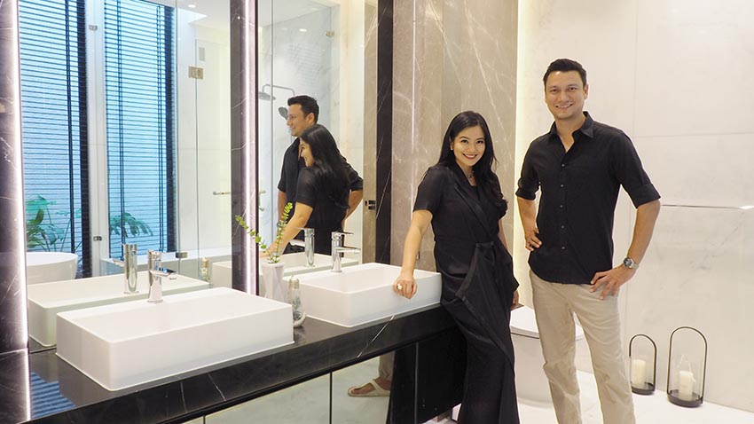 Gunakan GB Sanitaryware, Titi Kamal dan Christian Sugiono Pamerkan Smart Toilet di Rumah Barunya