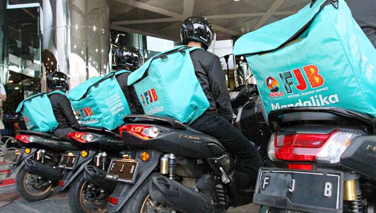 Rangkaian acara prosesi pelepasan rombongan motor Festival Jajanan Bango 2022 Mandalika yang langsung diberangkatkan oleh Sandiaga Uno, Menteri Pariwisata dan Ekonomi Kreatif RI