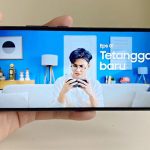 Dengan layar 6,5 inci resolusi HD+ streaming serial favorit di Galaxy A03 jadi makin nyaman
