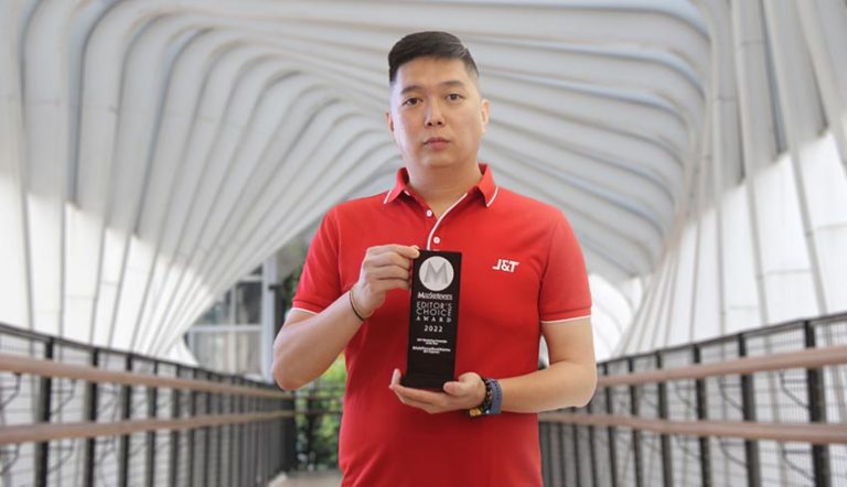 Iwan Senjaya - Komisaris J&T Express Penerima Penghargaan Marketeers Editor Choice Award 2022