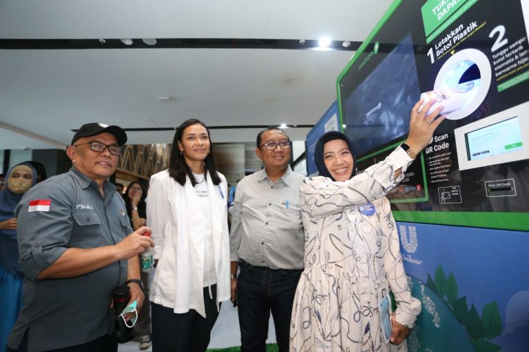 #GenerasiPilahPlastik - Unilever Indonesia, HPSN 2023 - Foto Bersama (2)...