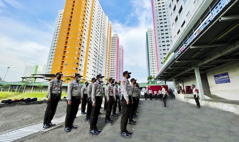 Security Green Pramuka City Saat Apel Pagi yang dilakukan rutin setiap hari