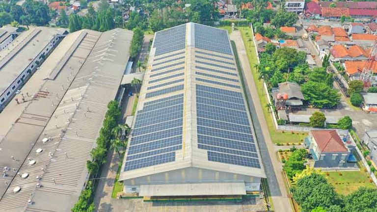 PLTS Atap Xurya yang Terpasang di Pabrik Serena Dapat Menghasilkan Energi Sebesar 1,1 kWh per tahun
