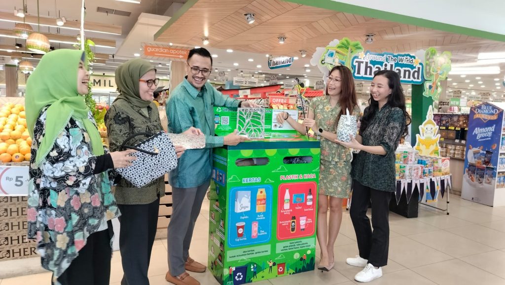 Hero Supermarket, Nutrifood, Garudafood, Indofood, Garnier dan Tetra Pak Berkolaborasi Sediakan Dropbox Sampah Kemasan