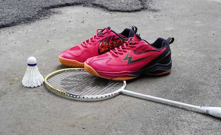 sepatu sport badminton