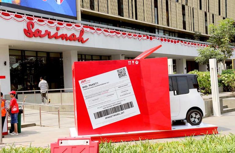 J&T Express Berburu Penerima Paket Mobil Listrik di Sarinah