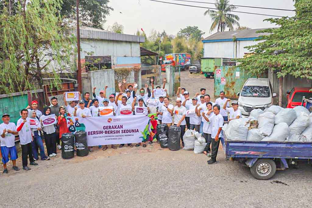 Gelar Aksi Bersih-Bersih Serentak di 10 Kota, Coca-Cola Europacific Partners Indonesia Ingatkan Pentingnya Pilah Sampah
