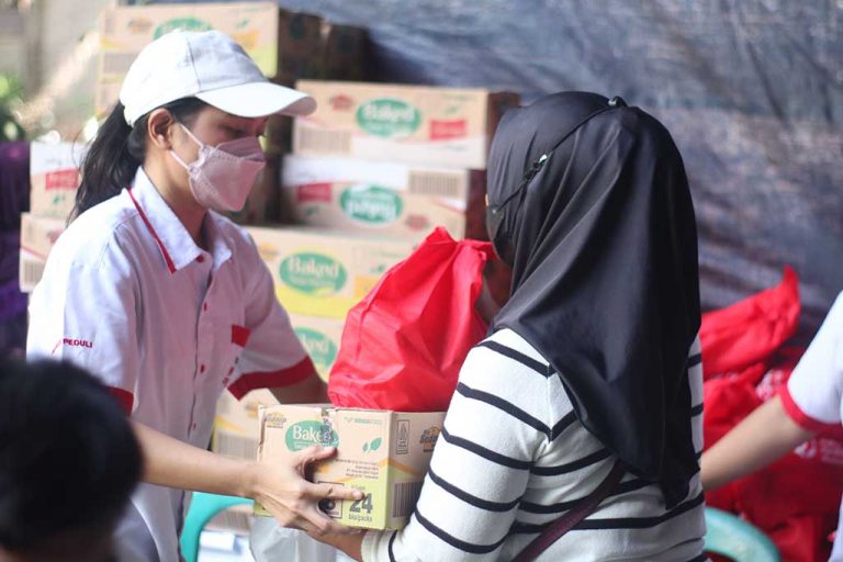 Gambar 3 - Yayasan WINGS Peduli berkolaborasi dengan Yayasan Mahija Parahita Nusantara merangkul pemulung sebagai garda terdepan pengelolaan sampah