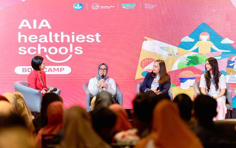 Talkshow Gaya Hidup Aktif dan Makan Sehat (Andari Agustien, Kathryn Parapak, dr Mesty Ariotedjo, Dr Nia Nurhasanah)