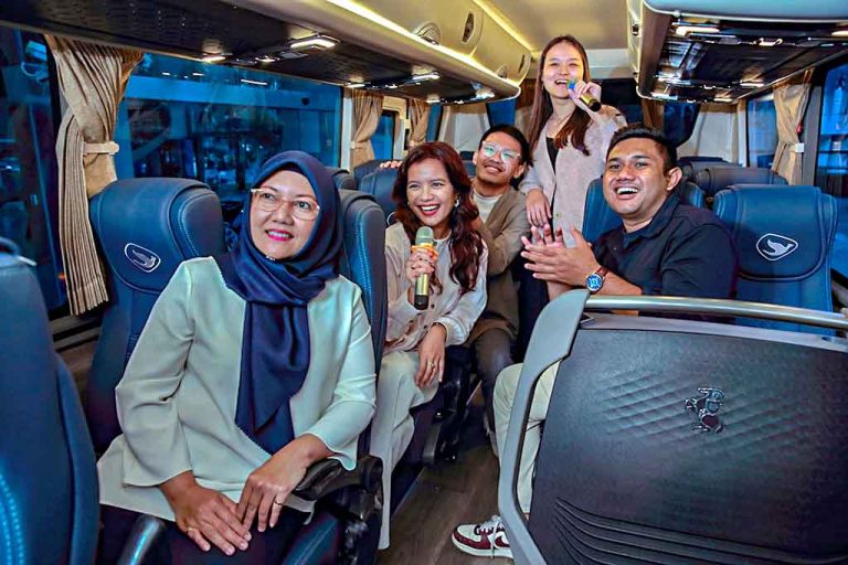4. Foto Keceriaan Pelanggan Bigbird Menikmati Perjalanan copy