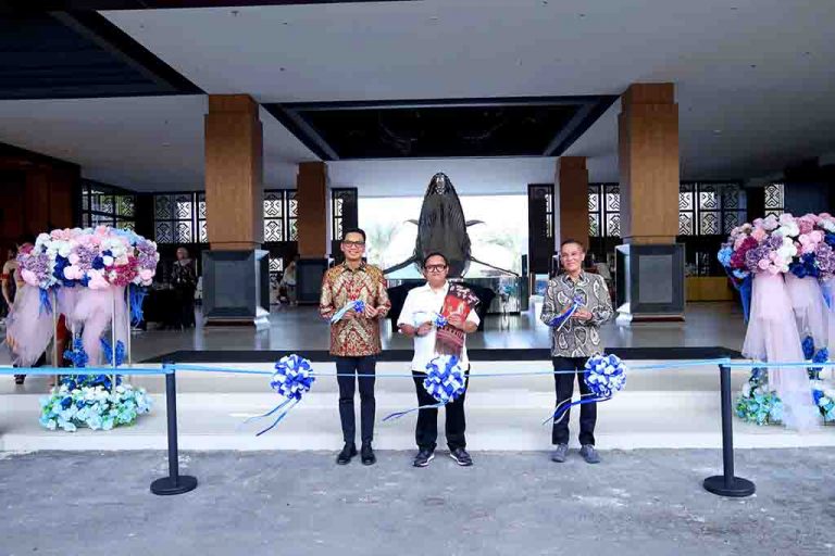 Bpk Yonathan Hani, S.Kom., M.A.P - Wakil Bupati Sumba Timur, Bpk Kaisar Kiasa Kasih Said - Komisaris Utama PT Nahna Maju Bersama, Bpk Daniel Sunu Prasetyo - Director of Operations Artotel Group copy