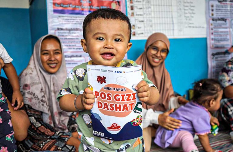Foto 2a - Program PASTI, hasil kolaborasi BKKBN, Tanoto Foundation, PT Amman Mineral Nusa Tenggara (AMMAN), dan PT Bank Central Asia Tbk (BCA), yang diimplementasikan oleh Wahana Visi Indonesia hingga Januari 2027