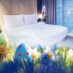 Kamar hotel elegan dengan tema Paskah