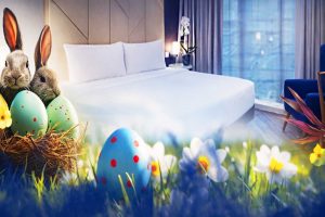 Kamar hotel elegan dengan tema Paskah